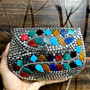 Élégantes pochettes de soirée pour femmes pochettes de luxe pour femmes avec strass et cristaux faites à la main de l'Inde à vendre - Product Image 1