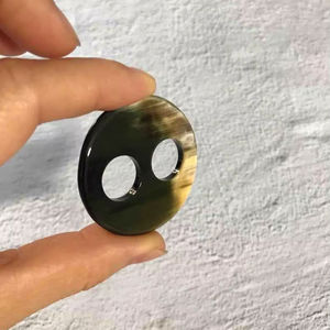 Anillo para Bufanda de Cuerno de Búfalo con Pulido Suave que Agrega Elegancia Suave y Sujeción Segura a Cualquier Bufanda de Alta Calidad - Product Image 1