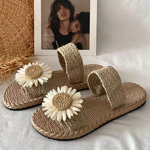 Sandales en herbe de mer colorées avec accessoires pour femmes et dames, sandales écologiques, sandales d'été pour femmes - Product Image 5