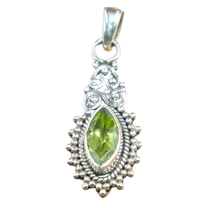 Pendentif en argent sterling 925 fait main avec pierre précieuse péridot vert naturel, style vintage filigrané, pour femmes, bijoux ethniques bohèmes - Product Image 1