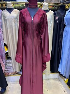 Oferta Especial: Abaya Floral Modesta de Dubái con Cuentas y Lentejuelas, Manga Larga, Tradicional Musulmana, Hecha a Mano, Transpirable, para Mujer, con Cuello en V - Product Image 3