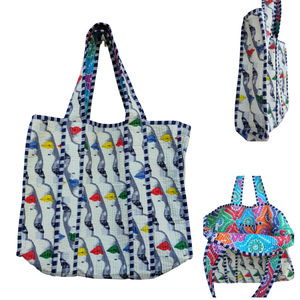 Playful Duck Print Bolso de mano acolchado-Whimsical Sustainable Carryall - Product Image 1