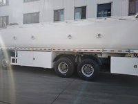 Camion-citerne à carburant Sinotruk d'occasion avec transmission manuelle, moteur diesel, roues motrices 8x4, matériau en acier pour le stockage d'huile, vente à Dubaï