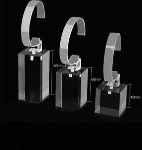 Présentoir de montre en acrylique de qualité supérieure avec organisateur élégant de manchette en C pour présenter des montres et des accessoires - Product Image 3