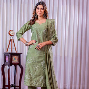 AKSHAR Venta al por mayor en Delhi Vaticano Seda Formal Kurta Set con Dupatta Ropa India y Pakistán - Product Image 1