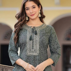 Ropa informal de viscosa Floral hermosa de Kurta de algodón puro con estampado étnico elegante para mujeres para adultos ropa india y paquistaní - Product Image 1