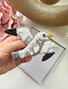 Broches perlées Broche design faite à la main. Accessoires de haute qualité. Broche design unique. Baby shower meilleur cadeau. - Product Image 1