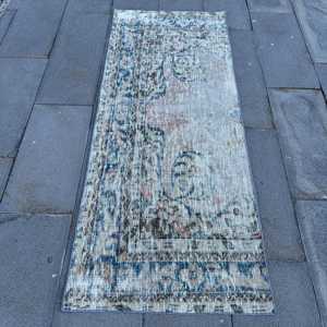 Alfombra Turca Vintage, Alfombra de Pasillo de 2.4x6 pies, Alfombra Floral Azul y Blanca - Product Image 1