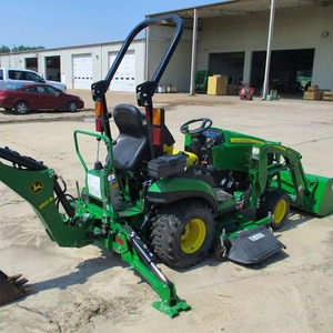 Tracteur utilitaire agricole John Deere 260B avec chargeur frontal et tondeuse, 26 CV - Product Image 1