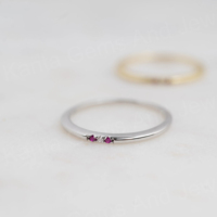 Anillo Unisex Cristiano Minimalista de Plata de Ley 925 Maciza con Baño de Oro de 14K y Rubí de Corte Brillante Engastado en Puntas, Tipo Eternity