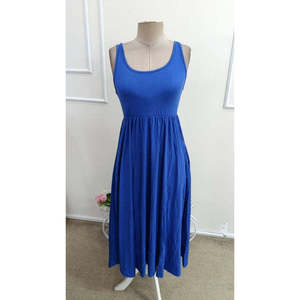 Robe longue en viscose à bretelles et col rond avec fente latérale pour femme, 36175 - Bleu Saks - Product Image 4