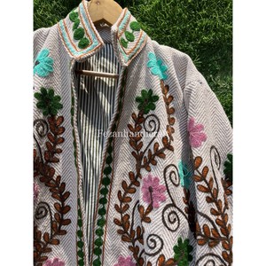 Abrigo acolchado corto Unisex con bordado uzbeko, chaqueta Suzani con cuello levantado, venta al por mayor, tela de algodón, abrigo de invierno y otoño para mujer - Product Image 2