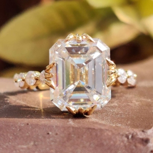 Anillo de compromiso y boda de moissanita de corte esmeralda de Plata de Ley 925 Vintage antiguo 5.00CT para ocasión de fiesta de mujer - Product Image 1