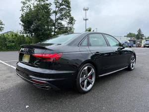 สภาพดีเยี่ยม รถมือสอง ปี 2024 Audi A4 - Product Image 3