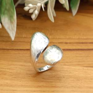 Anillo de racimo dorado de latón modernista de México Vintage tamaño ajustable estilo clásico para él y ella - Product Image 1
