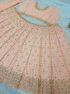 Ropa de fiesta rosa claro Faux Georgette bordado y trabajo de secuencia Lehenga y Choli con borde de encaje de cuatro lados pesado Dupatta - Product Image 6