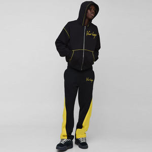 Ensemble de survêtement pour homme noir et jaune avec coutures contrastées sur les côtés, veste à capuche entièrement zippée et pantalon de jogging à jambe droite, vêtements de sport - Product Image 1
