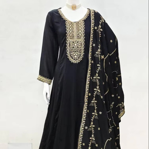 Traje étnico de tendencia de tela Premium Shalwar Kameez de seda pesada de longitud máxima para fiestas con estilo completo y Dupatta incluido - Product Image 1