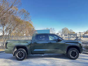 Toyota Tundra SR5 2023 en parfait état - Product Image 5