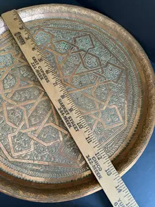 Bandeja de cobre de diseño premium con detalles ornamentales para casas modernas y clásicas disponibles a un precio asequible - Product Image 3