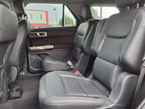 2023 F-ord Explorer XLT AWD - Product Image 3