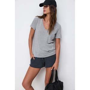 Camiseta Casual de Mujer, Corte Ajustado, 100% Poliéster, Cuello en V, Manga Corta, Transpirable, Talla XS - Product Image 3