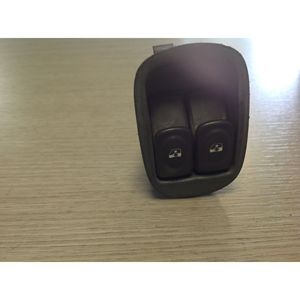 แผงปุ่มด้านหน้าซ้ายเรโนลต์ เมแกน แอล ซีรีส์ 838099G 838100G (96>99) - Product Image 1