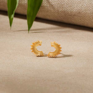Boucles d'oreilles géométriques en perles plaquées or pour femmes - Product Image 1