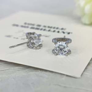 Boucles d'oreilles de luxe en or massif 14 carats avec diamants ronds brillants de couleur D-E-F de 2,00 carats, cultivés en laboratoire, qualité VVS, certifiées IGI - Product Image 4