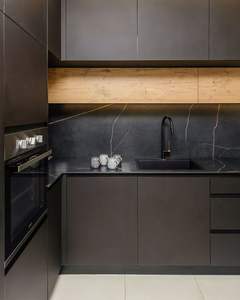 Panneau de marbre artificiel noir moderne pierre frittée pour dosseret de cuisine sophistiqué et applications murales de salle de bains - Product Image 1