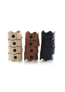 Ronds de serviette en cuir naturel artisanal pour une décoration de table raffinée et une ambiance rustique et chaleureuse. - Product Image 5