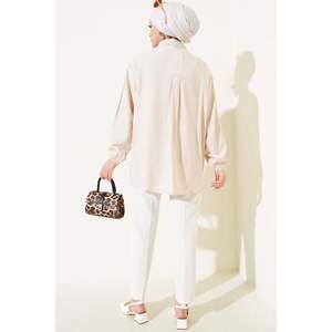 Chemise détaillée en V Stone Beige - Product Image 3