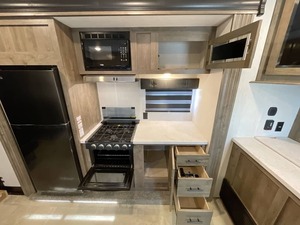 RV USADO F-O-R-E-S-T R-I-V-E-R- VEN-G-E-A-N-CE ROGUE 26VKS MODELO 2022 Listo para la Venta - Product Image 3
