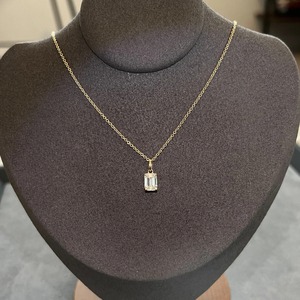 สร้อยคอจี้เพชรทรงโซลิแตร์สีมรกตที่ได้รับการรับรองจาก IGI ผลิตจากเพชรเลี้ยงในห้องปฏิบัติการ พร้อมตัวเรือนทอง 14k สำหรับผู้หญิง เครื่องประดับแฟชั่น - Product Image 3