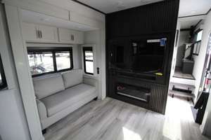 Autocaravana Usada en Tendencia 2026 Keystone Alpine 3910RK, Remolque de Viaje - Product Image 3