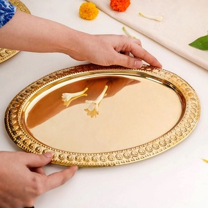 Plato para servir comida con borde de lujo hecho a mano de latón puro 99.9% con acabado pulido espejo Apto para lavavajillas para uso en mesa de boda - Product Image 1