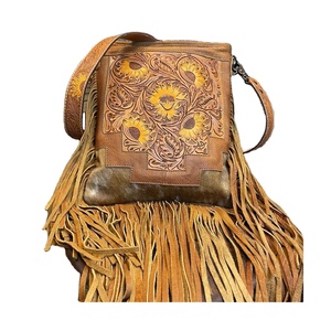 Borsa a Tracolla Western in Pelle di Vacchetta di Alta Qualità con Girasole Intagliato a Mano, Nappa Lunga e Cerniera, Design Bohemien Personalizzato - Product Image 1