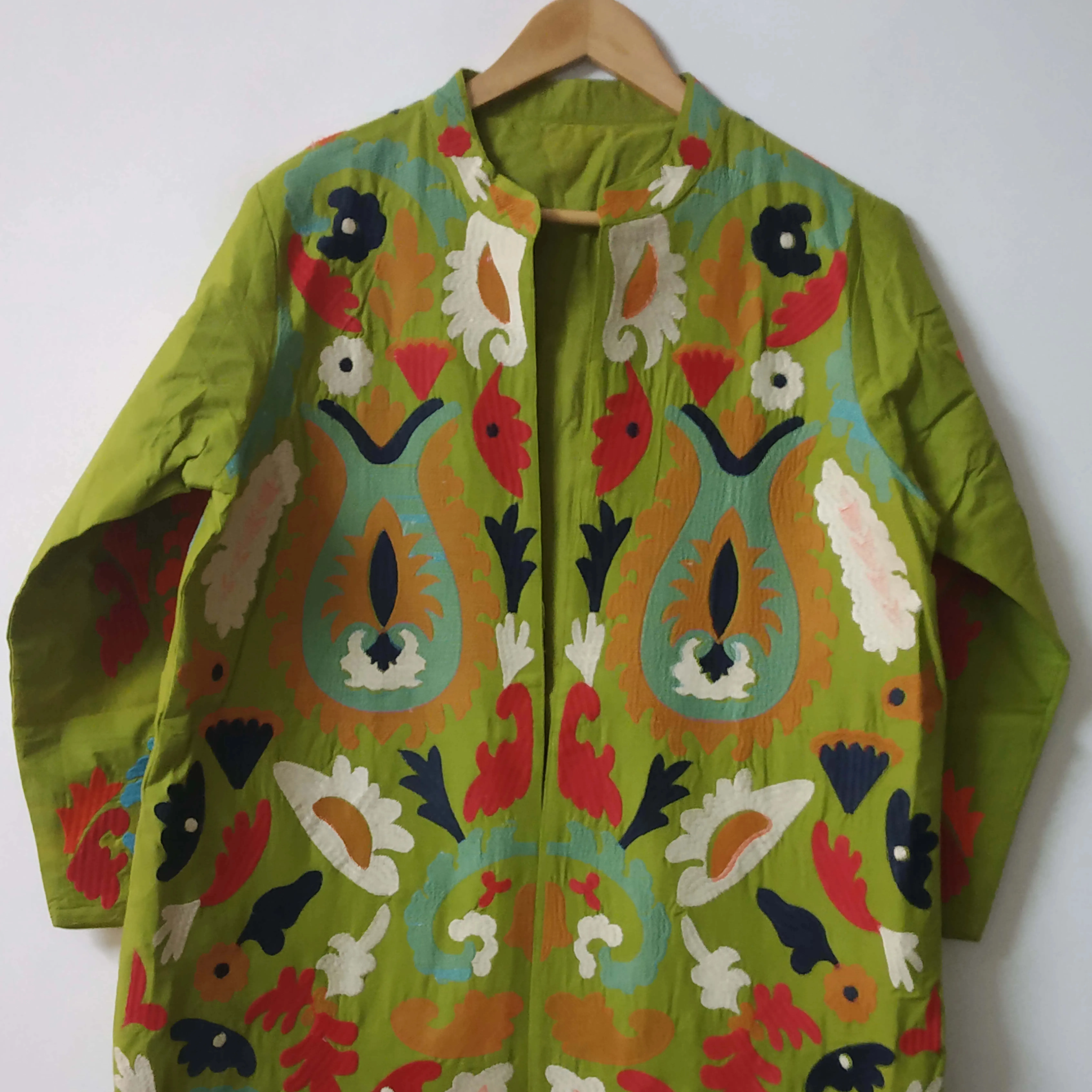 Chaqueta con bordado verde, Abrigo acolchado indio, abrigo hecho a mano, abrigo largo abierto para mujer, chaqueta Bohemia étnica, Kimono único