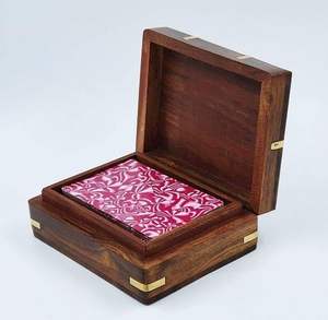 Caja de Madera Maciza Premium para Cartas de Juego |   Calidad Duradera Hecha a Mano |   Suministro al por Mayor - Product Image 1