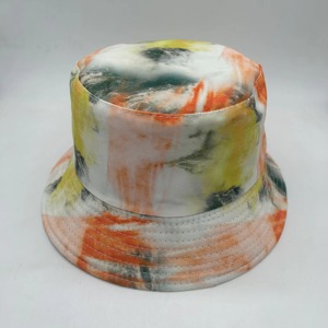 Bonnet d'hiver en tricot chaud avec logo en cuir personnalisé Casquette unisexe en forme de crâne souple et extensible pour les sports de plein air et les vêtements décontractés - Product Image 1