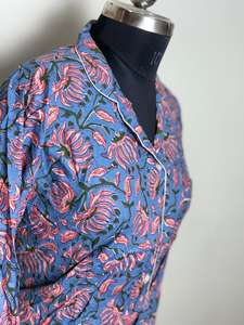 Camisa con botones estampada de algodón para mujer Ropa informal de manga larga con diseño floral azul - Product Image 2