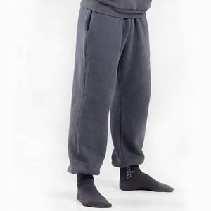 Pantalons de jogging pour hommes de haute qualité pour la course à pied, l'entraînement, le sport et les vêtements décontractés avec une coupe athlétique moderne et un confort extensible - Product Image 1