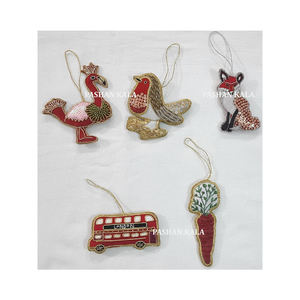 Adornos navideños colgantes hermoso diseño personalizado regalo al por mayor y exportador indio mejor calidad hecho a mano Color rojo - Product Image 1