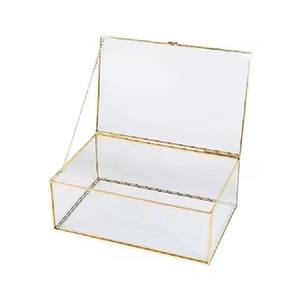 Boîte à bijoux avec un design élégant en verre, rangement pour boucles d'oreilles et souvenirs - Product Image 1