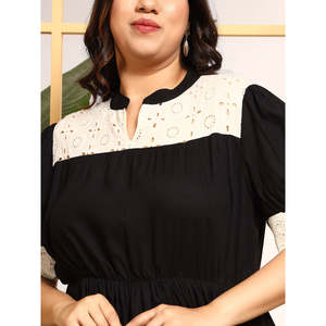 Deebaco Vestido de chifón negro de talla grande para mujer, corte A, con volantes blancos en contraste, manga abullonada, estilo vintage, casual, mini - Product Image 2