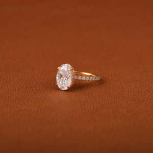 Anillo de compromiso de diamante cultivado en laboratorio de corte ovalado, anillo de estilo clásico chapado en oro amarillo de 14KT con certificación IGI brillante glamorosa - Product Image 2