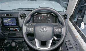 Toyota Land Cruiser Hardtop GXL 2025, autos usados, interior oscuro, asientos de cuero, techo corredizo, camioneta SUV con el mejor precio - Product Image 6