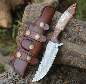 Cuchillo de Supervivencia para Caza al Aire Libre, Hecho a Mano, de Acero de Damasco de Alta Calidad, con Mango de Madera, Personalizado con Funda - Product Image 4