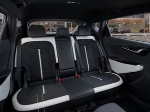 Muy limpio usado 2025 Kia EV6 GT-Line AWD con asiento de cuero Motor eléctrico Arranque remoto Bluetooth Paquete de asiento de gamuza Techo solar - Product Image 6