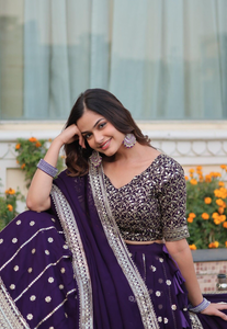 Violet envoûtant Faux Blooming Lehenga Choli avec Dupatta Set pour la meilleure fabrication indienne au prix de gros - Product Image 3